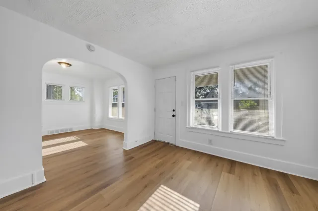 13327 Whitcomb St — photo 3