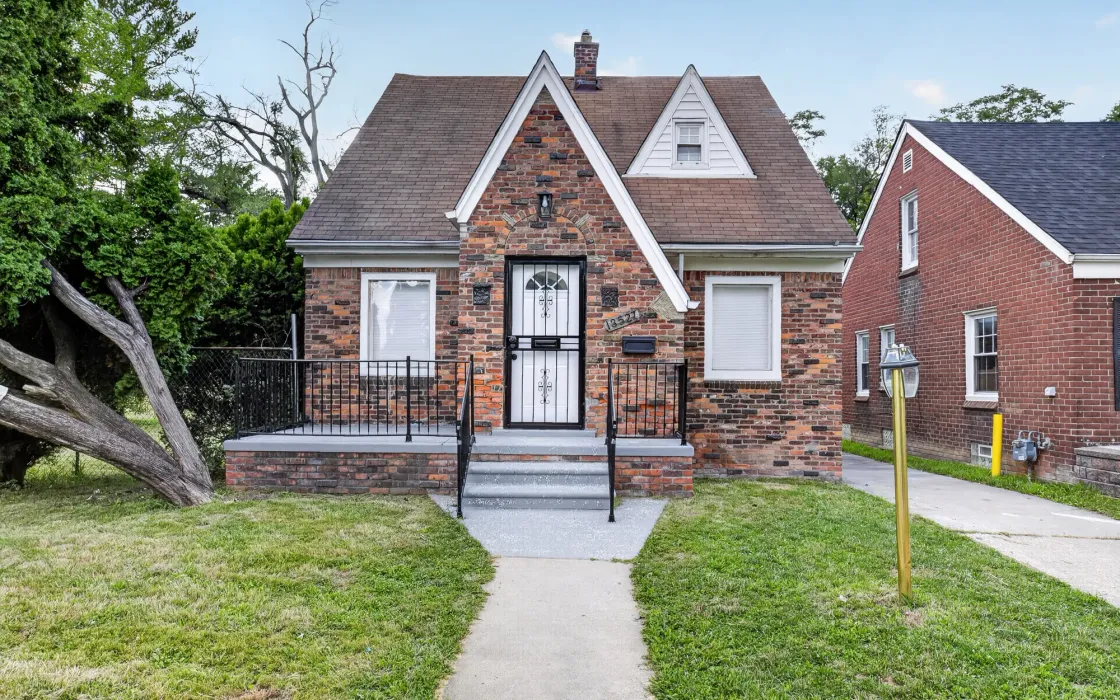 13527 Winthrop St property photo