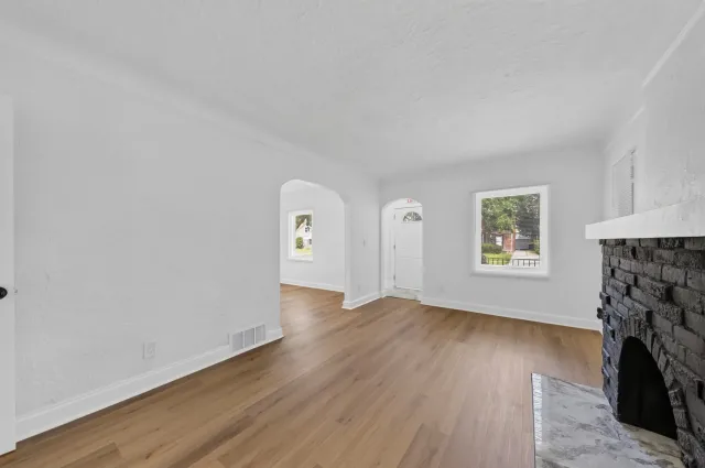 13527 Winthrop St — photo 4